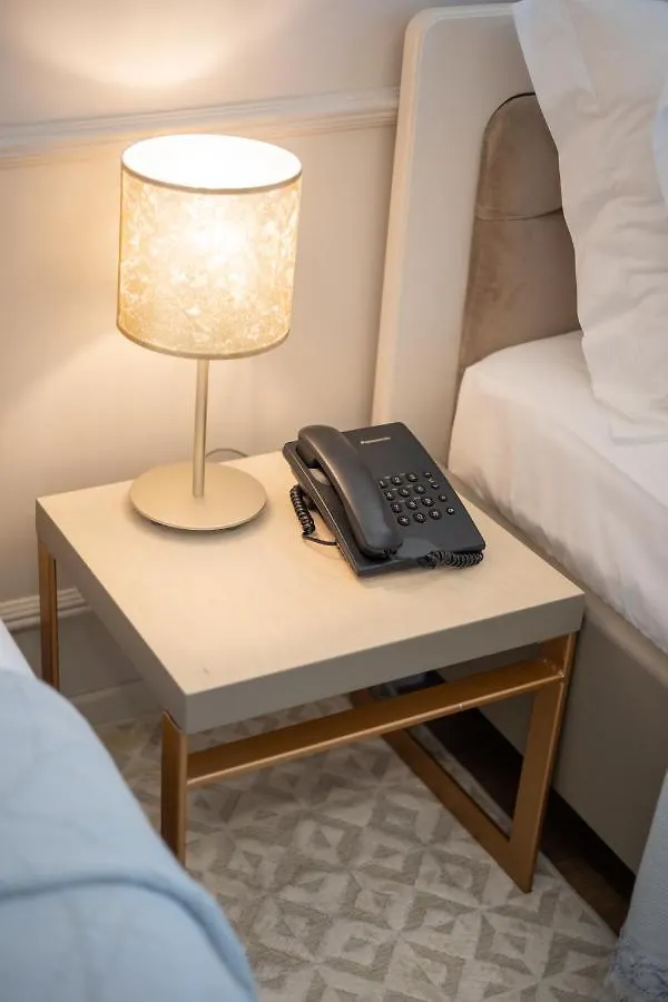 Hotel Boutique Vila 135 Tirana 4*,